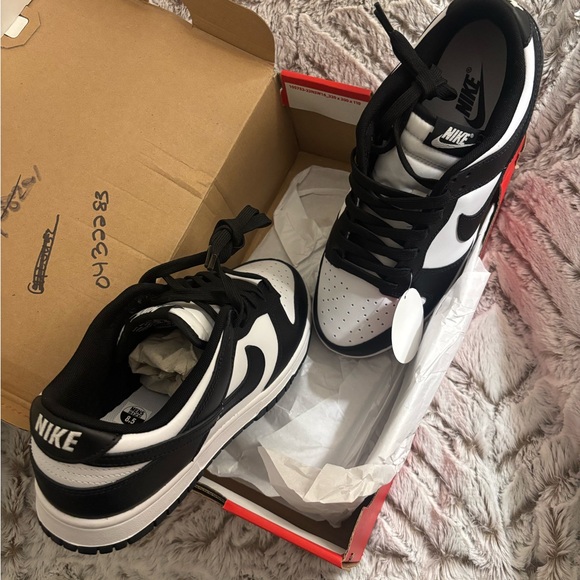 NEW Nike Panda Dunk Low Black and White Men's Sneakers Size 8.5 Women’s Size 10 - Picture 3 of 6